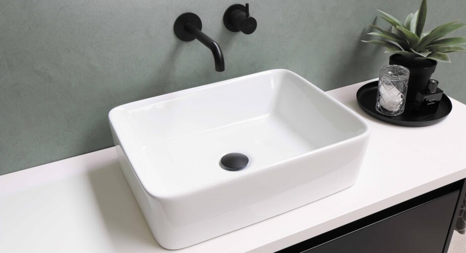 white ceramic sink